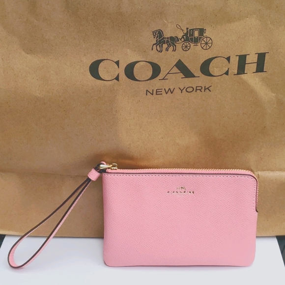 Coach Handbags - CORNER ZIP WRISTLET (COACH 58032)

SV/LIGHT BLUSH